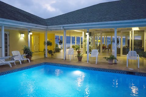 2 outdoor pools