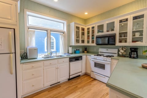 Main Level | Kitchen