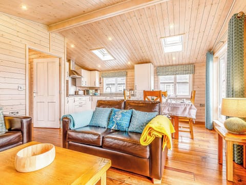 Open plan living space | Walnut Lodge, Mercia Marina, Willington