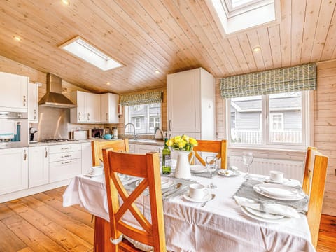 Kitchen/diner | Walnut Lodge, Mercia Marina, Willington