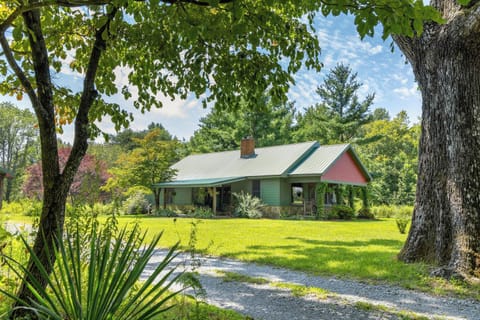 Welcome to Cabin on the Crook!