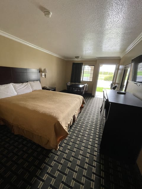 Desk, laptop workspace, free WiFi, bed sheets