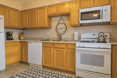 Well-stocked kitchen to feel at home