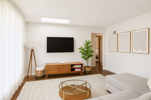 This cozy living room is made for easy moments and quiet comfort.