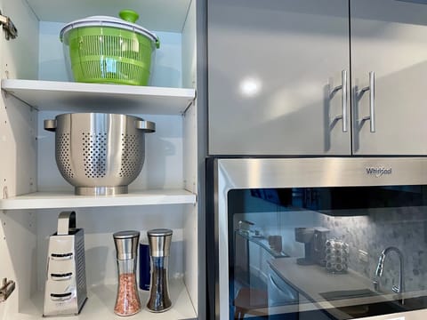 Complementary spices and complete utensils for your kitchen needs