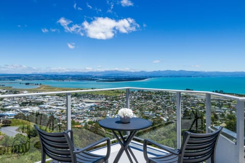 Tasman Bay Villa - Nelson Holiday Home