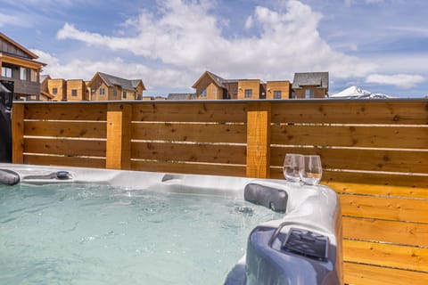 Relax in the hot tub | Exterior