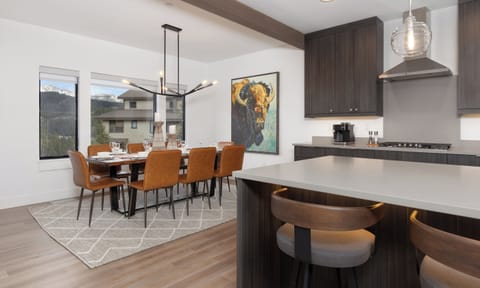 BH 5 Slalom 202 dining3