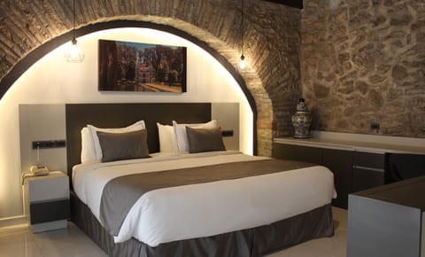 Luxury Room | Egyptian cotton sheets, premium bedding, down comforters, pillowtop beds