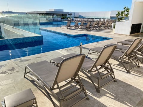 4 outdoor pools