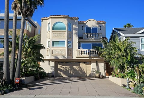Luxurious beach front curb appeal
