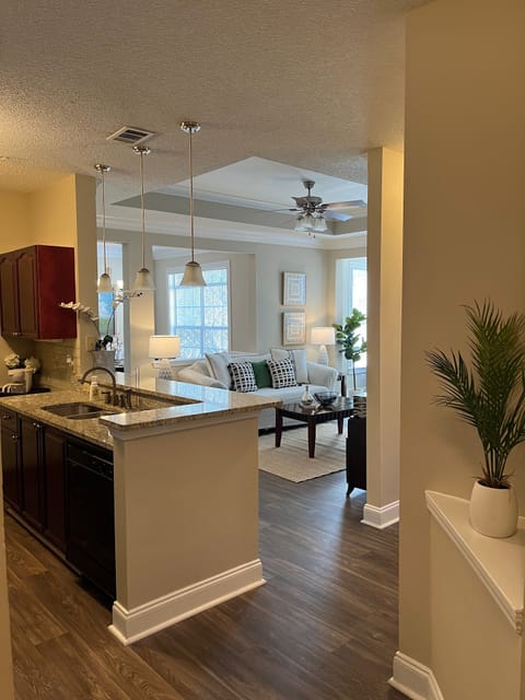 Entrance hall with closet 