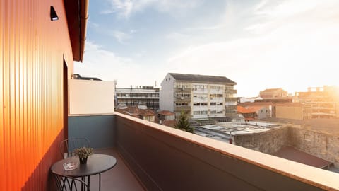 Golden hour, Porto style. The perfect little balcony to slow down, enjoy a drink and take in the city as the sun goes down.
#Porto #VisitPorto #PortoPortugal #PortoStay #PortoApartment #PortugalTravel