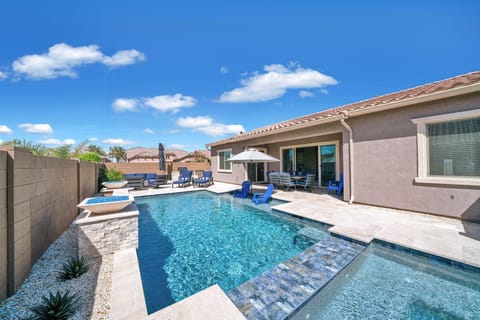 Welcome to AZ paradise ☀️ Sparkling pool, spa, custom grill & outdoor dining!!