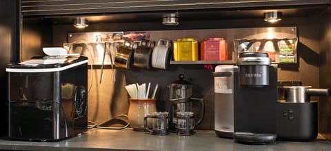 Keurig coffee cappuccino latte maker.  countertop ice maker for cold drinks