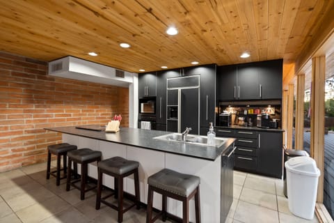 4 bar stools to eat at kitchen island counter