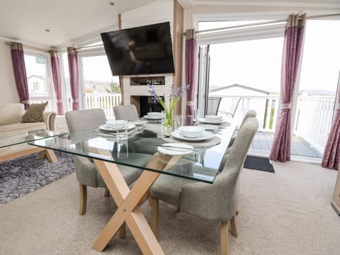 Cottage | Dining