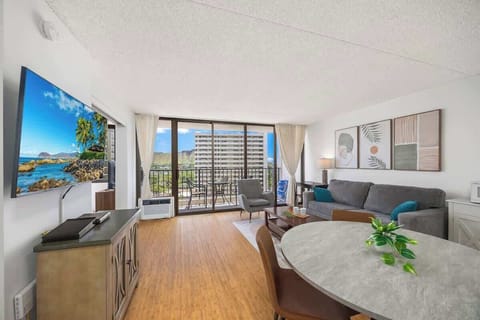 Cozy 1 bedroom with pull-out sleeper sofa and 50" Smart TV in the living room