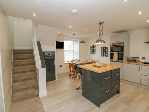 Fridge, dishwasher, electric kettle, toaster