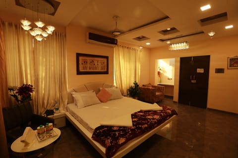 Deluxe Room | Desk, free WiFi, bed sheets
