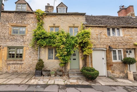 Bag End and Peppercorn Cottage - StayCotswold