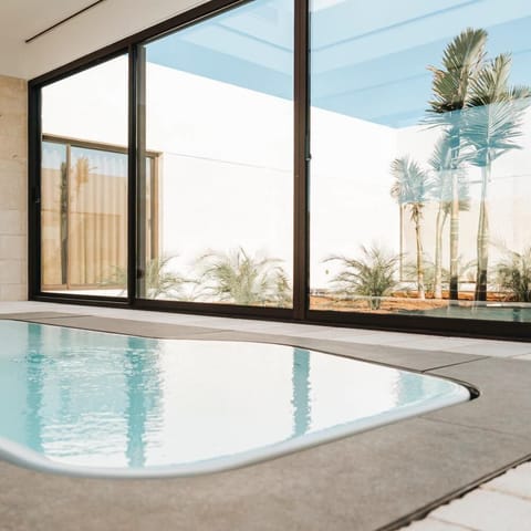 Couples treatment rooms, sauna, hot tub, steam room, Turkish bath