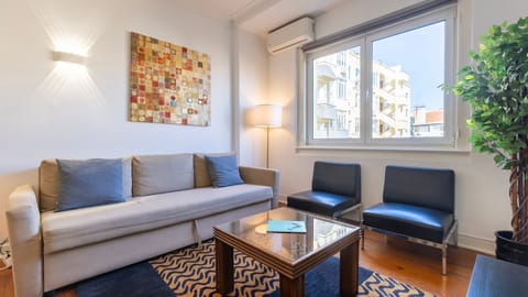 Relax in the airy living room with comfortable seating, a large window and stylish decor. #LivingRoom #Comfort #AirySpace #Portugal #PT #Lisbon