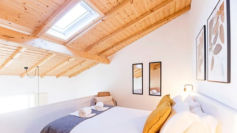 Wake up to soft natural light filtering through the skylight in this cozy, beautifully designed loft bedroom.
#LoftBedroom #Skylight #LovelyStay