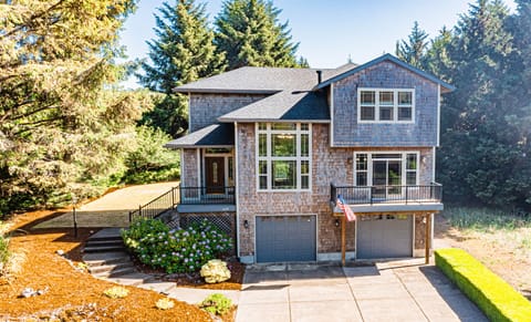 Dune Crest Beach House radiates charm & comfort! Lifetime memories made here!