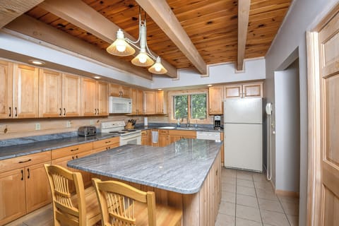 House (5 Bedrooms) | Property amenity