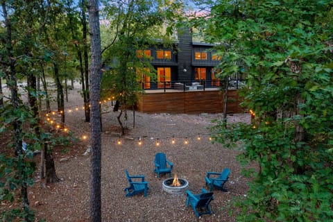 Outdoor Lounge: Gather around the fire pit under twinkling lights for unforgettable evenings!