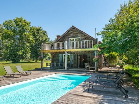 Plant, Sky, Property, Water, Building, Shade, Tree, Swimming Pool, Leisure, Outdoor Furniture