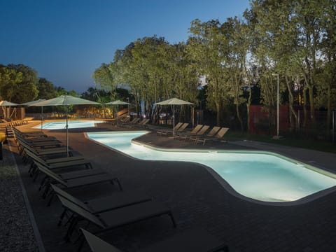 Sky, Water, Swimming Pool, Plant, Tree, Shade, Lighting, Outdoor Furniture, Leisure, Landscape