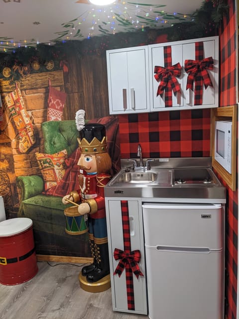 Premier Studio, 1 Queen Bed 2 Twin Beds (Olympic Mountaineer - Private Caboose) | Private kitchen | Mini-fridge, microwave, coffee/tea maker, paper towels