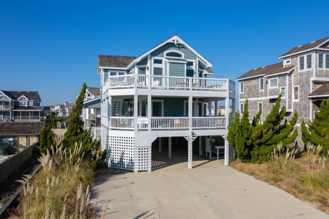 OW17: Mama Burt's | Front Exterior