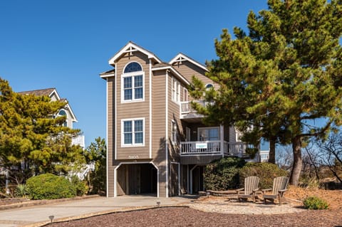 W13: Wedges 13 | Front Exterior