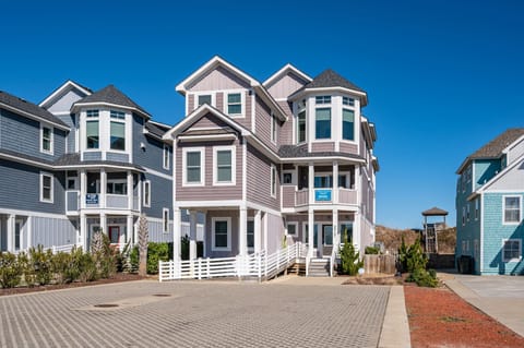 NH140: Sunset Beach House | Front Exterior