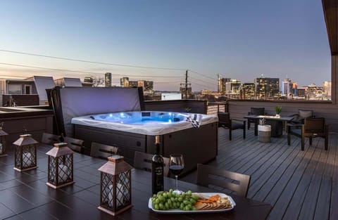 New construction in Downtown Nashville, 4 mins to Broadway