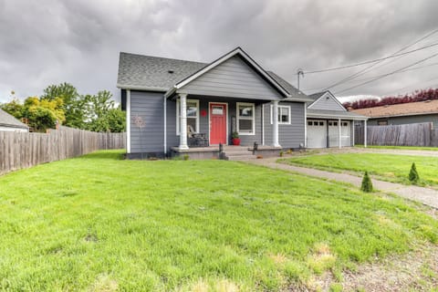 McMinnville Vacation Rental | 3BR | 1.5BA | 1,200 Sq Ft | Stairs Required