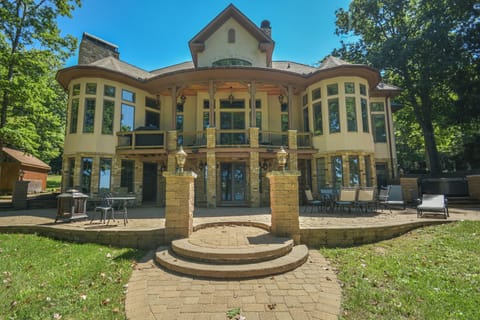 House (6 Bedrooms) | Exterior