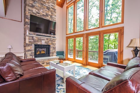 House (6 Bedrooms) | Living area | TV, fireplace, foosball
