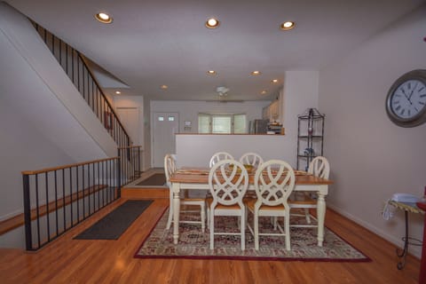 Studio (3 Bedrooms) | Property amenity