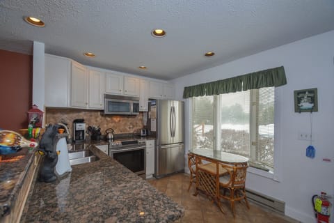 Studio (2 Bedrooms) | Property amenity