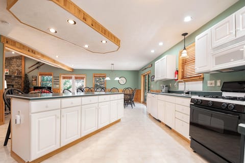 House (4 Bedrooms) | Property amenity