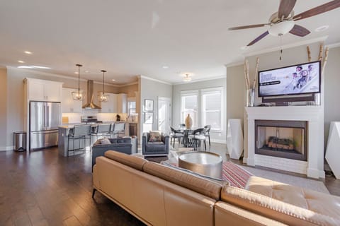 Spacious Living, Dining and Kitchen
