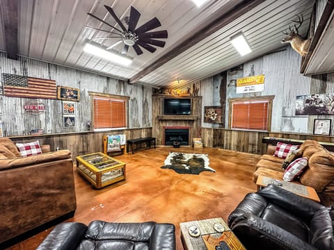 Spacious lounge to relax & kickback in.