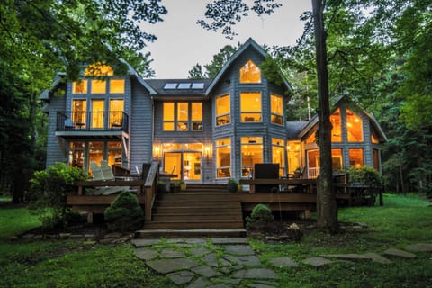 House (4 Bedrooms) | Exterior