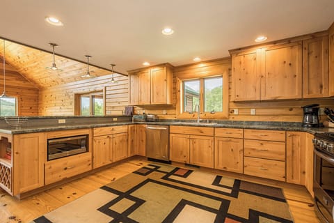 House (5 Bedrooms) | Property amenity