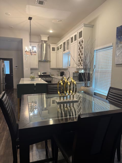 House, 3 Bedrooms, Smoking, Patio | Dining room