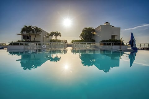 Rooftop Heated Infinity Pool